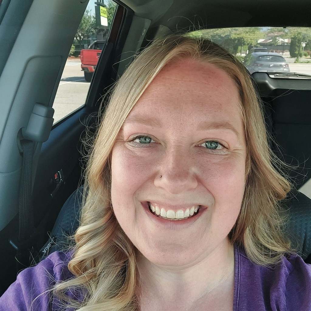 Certified Foot Reflexologist
I have always had desire and passion to holistically affect the body's ability to heal and feel more in balance. Through touch and reflexology techniques, I help to reduce stress with a calm yet effective, relaxing experience